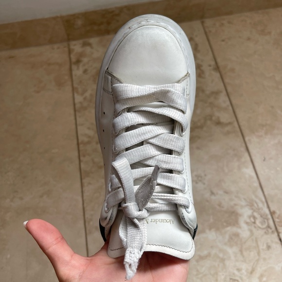 Alexander McQueen Oversized Sneaker in Black - Picture 13 of 13